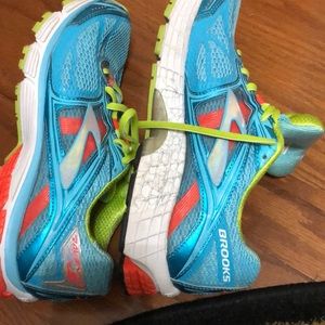 Women’s brooks Tennis Shoes Size 11